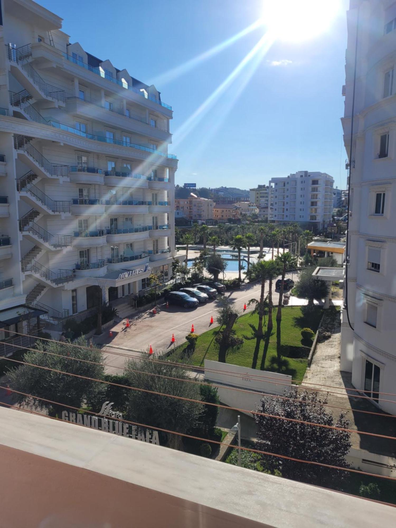 Orange Apartment Golem  Exterior photo