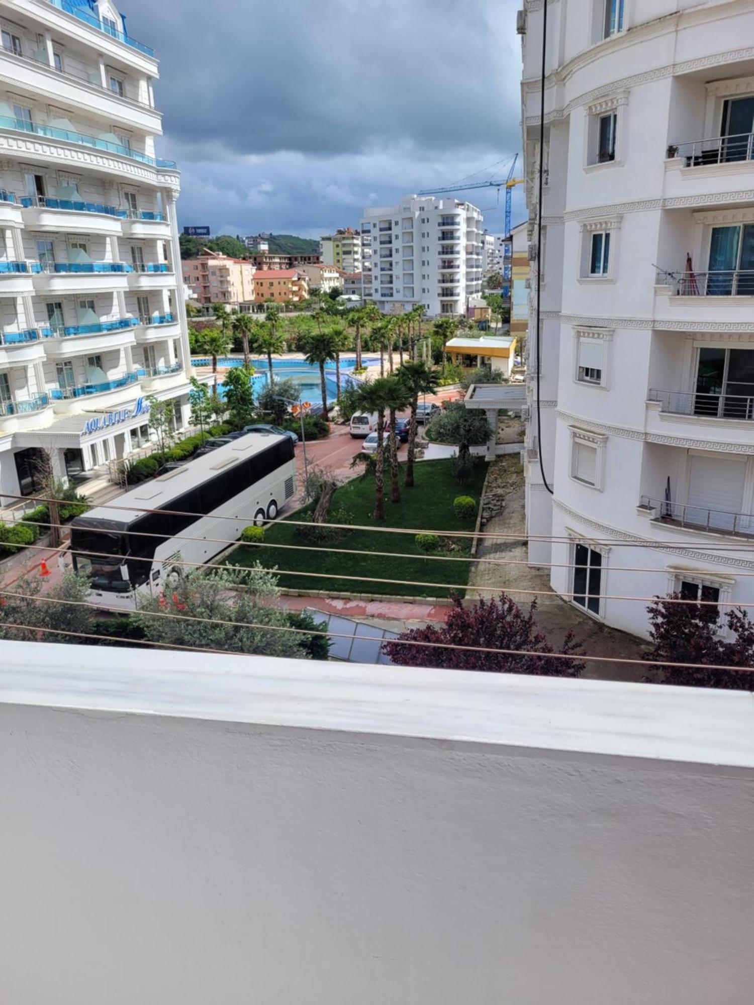 Orange Apartment Golem  Exterior photo
